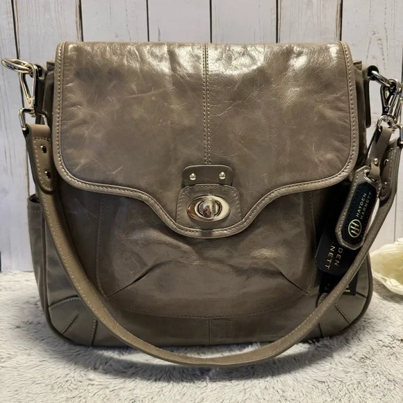 HP💕 Hayden Harnett Turnlocks Hobo - Picture 4 of 12